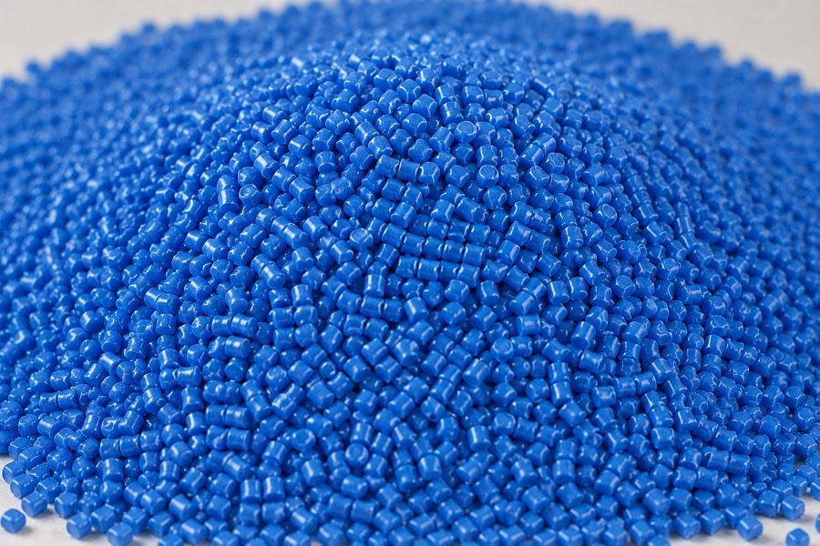 Pellets de poliestireno reciclado na cor azul